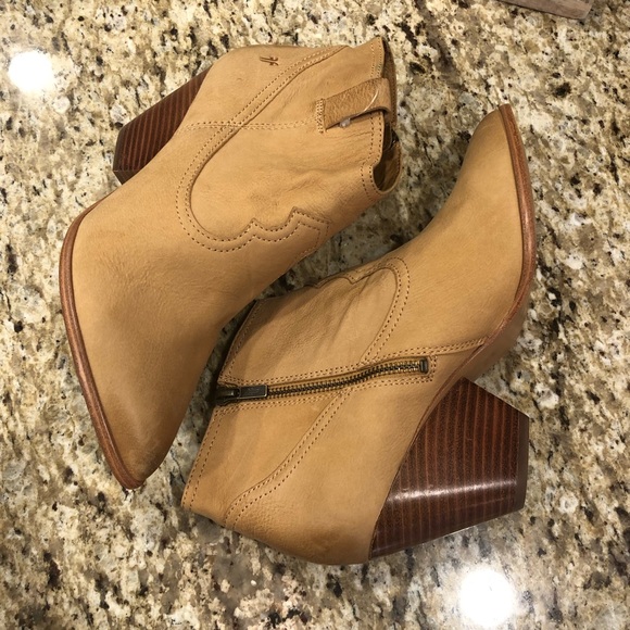 Frye Reina Tan Burnished Finish Bootie 10 - Picture 6 of 12
